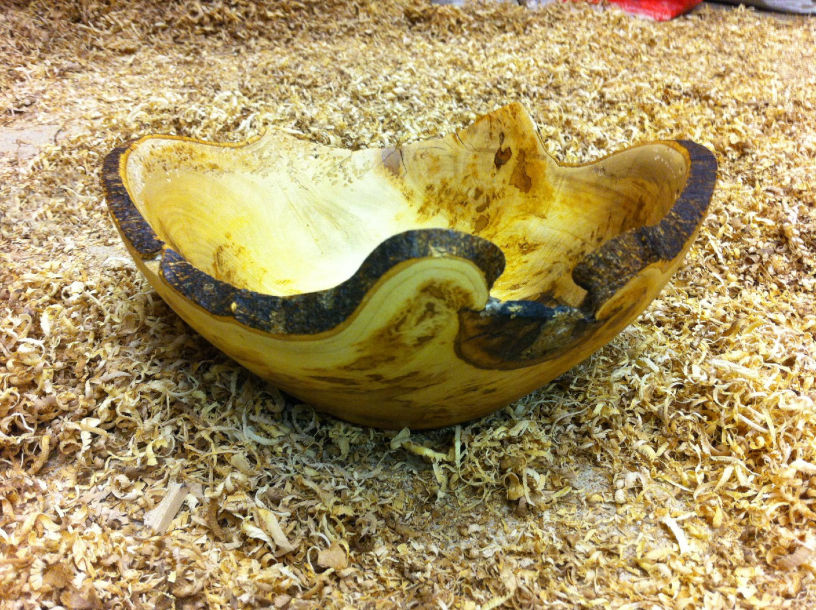 Bol en bois d'oranger; bords naturels