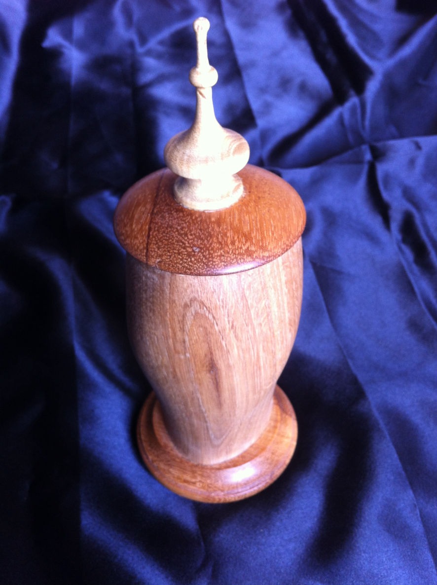 Boite en chêne, bois exotique et acacia