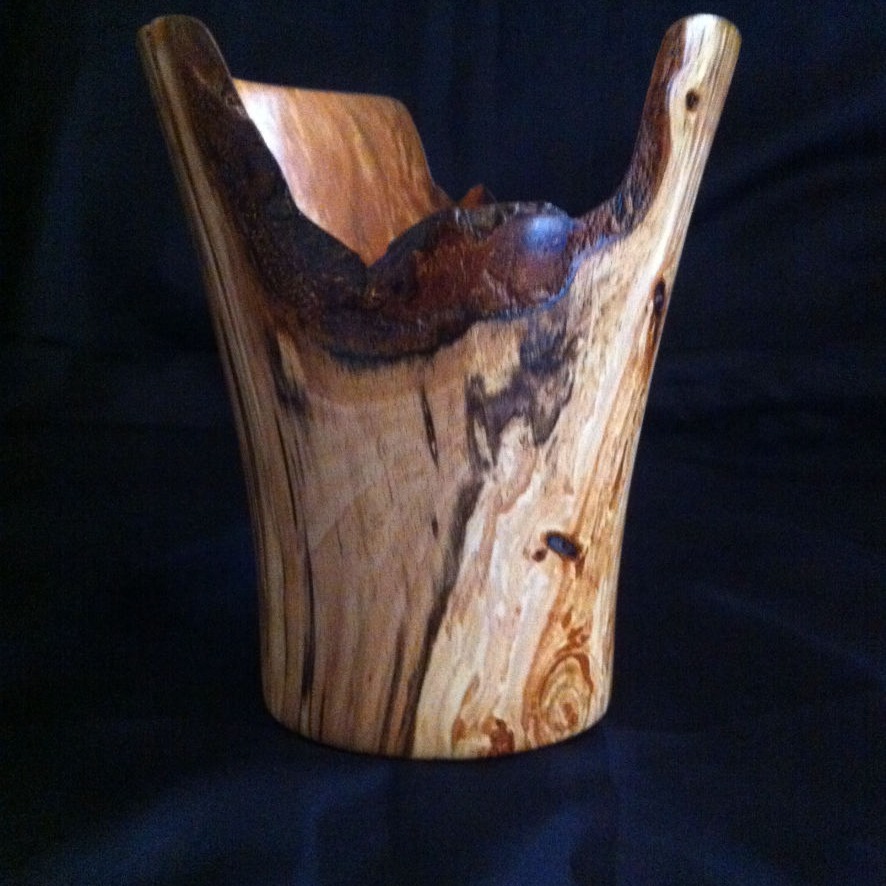 Vase en hêtre échauffé