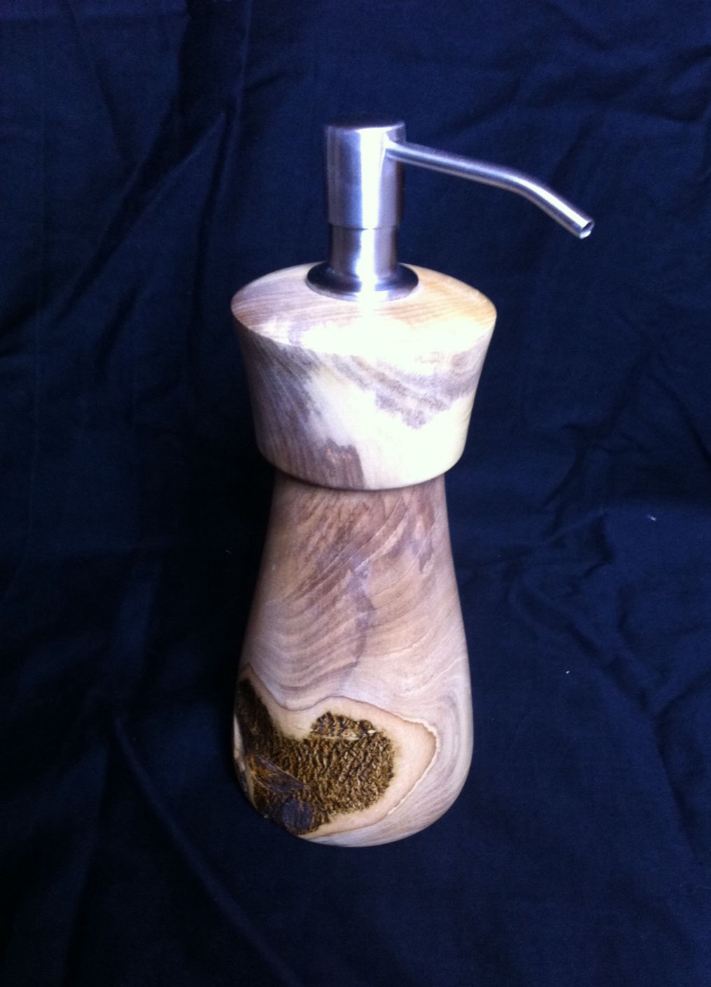 Distributeur en bois d'oranger