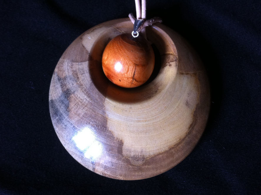 Collier en bois d'oranger et aubépine