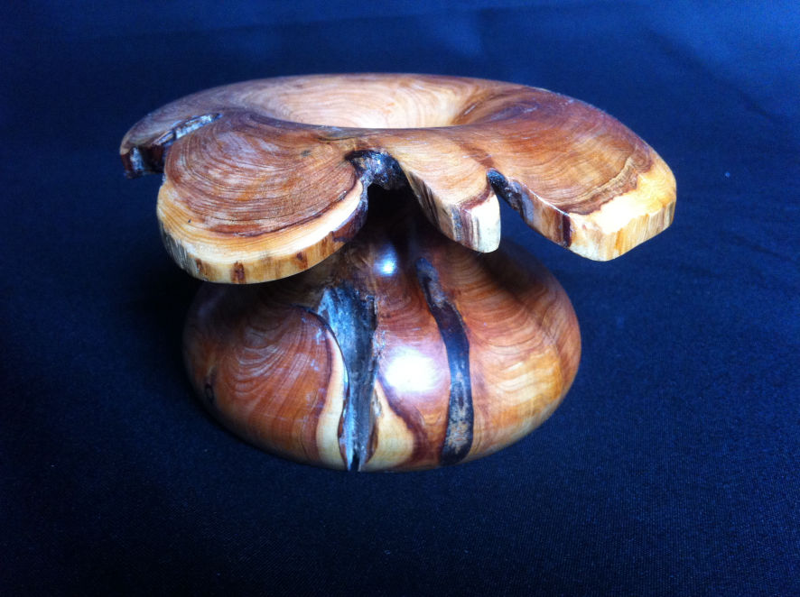 Vase en bois de cyprès