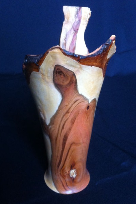 Vase en bois de prunier