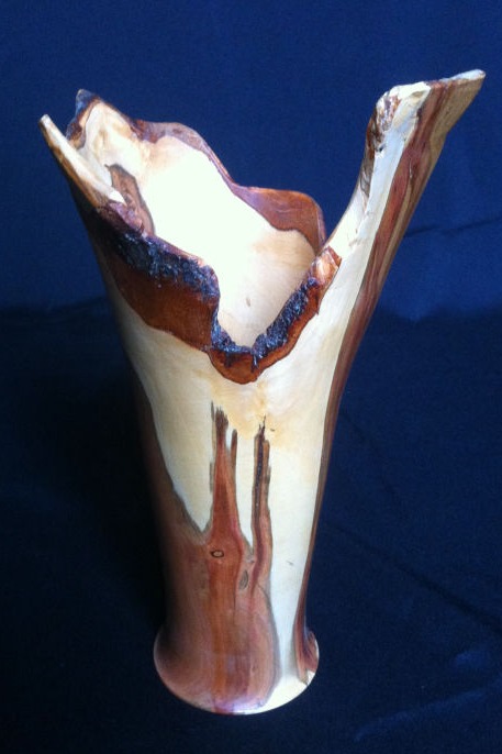 Vase en bois de prunier